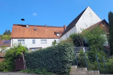 *Landleben und Ruhe pur* Teilrenoviertes Bauernhaus mit Scheune und viel Platz